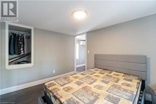 10 Thorold Road E, Welland (767 - N. Welland), ON - Indoor Photo Showing Bedroom