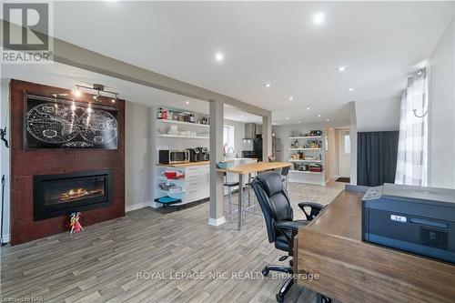 10 Thorold Road E, Welland (767 - N. Welland), ON - Indoor With Fireplace