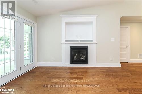 48 Clover Crescent, Wasaga Beach, ON - Indoor With Fireplace