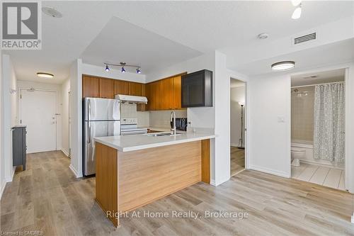 1601 - 36 Lee Centre Drive, Toronto (Woburn), ON - Indoor Photo Showing Kitchen With Double Sink