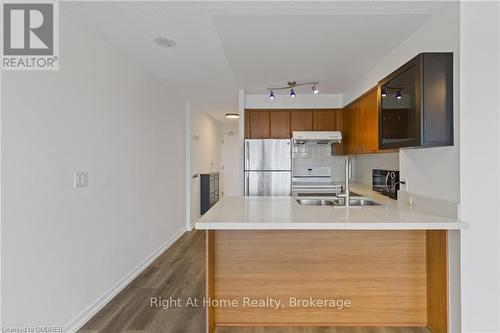 1601 - 36 Lee Centre Drive, Toronto (Woburn), ON - Indoor Photo Showing Kitchen With Double Sink