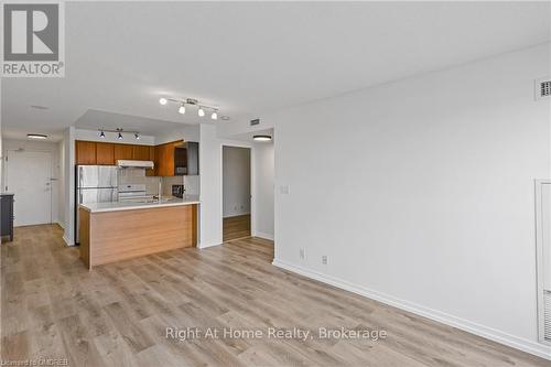 1601 - 36 Lee Centre Drive, Toronto (Woburn), ON - Indoor Photo Showing Kitchen