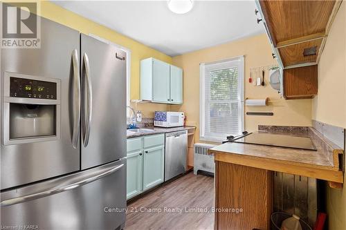 208 Concession Street, Kingston (East Of Sir John A. Blvd), ON - Indoor Photo Showing Kitchen