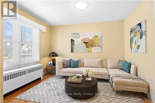 208 Concession Street, Kingston (East Of Sir John A. Blvd), ON - Indoor Photo Showing Living Room