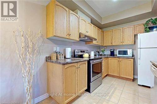 15 Brooking Court, Hamilton (Ancaster), ON - Indoor Photo Showing Kitchen