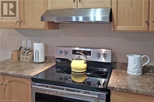 15 Brooking Court, Hamilton (Ancaster), ON - Indoor Photo Showing Kitchen