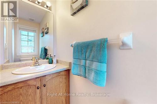 15 Brooking Court, Hamilton (Ancaster), ON - Indoor Photo Showing Bathroom