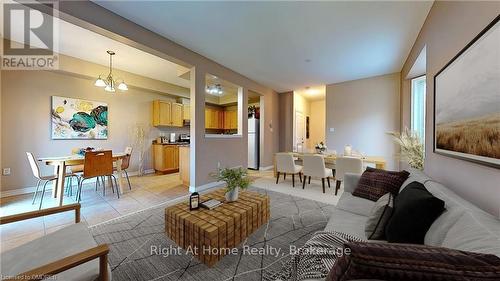 15 Brooking Court, Hamilton (Ancaster), ON - Indoor Photo Showing Living Room