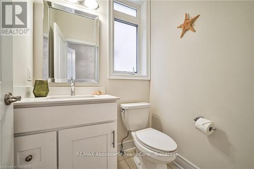 211 Sixteen Mile Drive, Oakville (1008 - Go Glenorchy), ON - Indoor Photo Showing Bathroom