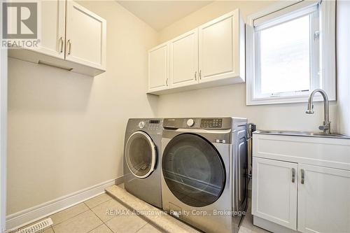 211 Sixteen Mile Drive, Oakville (1008 - Go Glenorchy), ON - Indoor Photo Showing Laundry Room