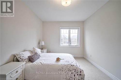 211 Sixteen Mile Drive, Oakville (1008 - Go Glenorchy), ON - Indoor Photo Showing Bedroom