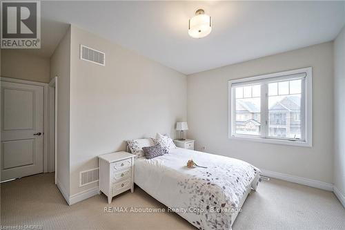 211 Sixteen Mile Drive, Oakville (1008 - Go Glenorchy), ON - Indoor Photo Showing Bedroom