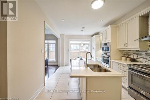 211 Sixteen Mile Drive, Oakville (1008 - Go Glenorchy), ON - Indoor Photo Showing Kitchen With Double Sink