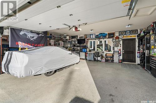 308A Willow Street E, Saskatoon, SK - Indoor Photo Showing Garage