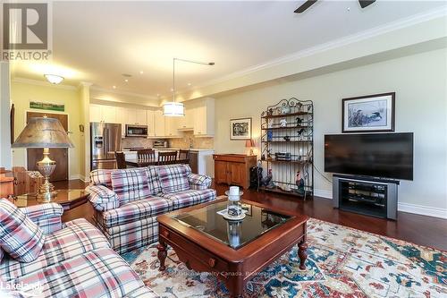 302 - 27 Beaver Street S, Blue Mountains (Thornbury), ON - Indoor Photo Showing Living Room