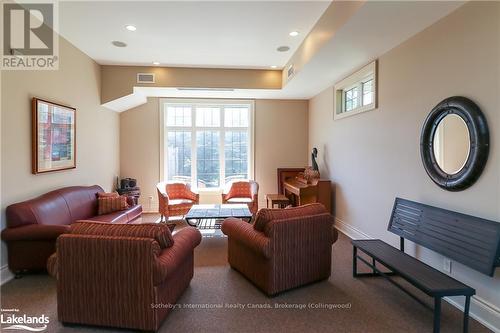 302 - 27 Beaver Street S, Blue Mountains (Thornbury), ON - Indoor Photo Showing Living Room