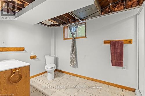 5648 Royal Manor Drive, Niagara Falls (215 - Hospital), ON - Indoor Photo Showing Bathroom