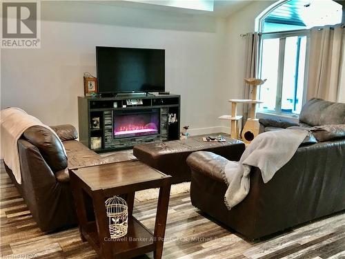 215 Duncan Street, West Perth (Mitchell), ON - Indoor Photo Showing Living Room