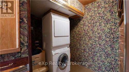 1407 - 185 Ontario Street, Kingston (Central City East), ON - Indoor Photo Showing Laundry Room