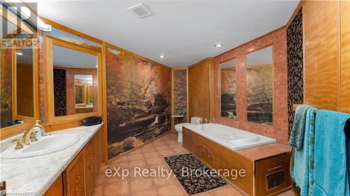 1407 - 185 Ontario Street, Kingston (Central City East), ON - Indoor Photo Showing Bathroom