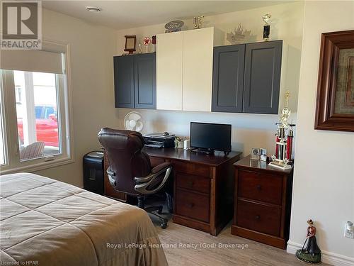 221 Lake Breeze Drive, Ashfield-Colborne-Wawanosh (Colborne), ON - Indoor Photo Showing Bedroom