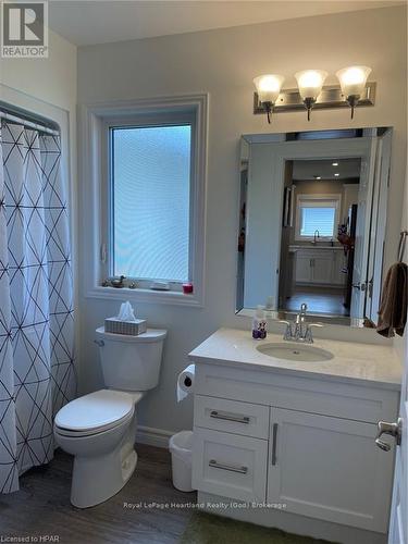 221 Lake Breeze Drive, Ashfield-Colborne-Wawanosh (Colborne), ON - Indoor Photo Showing Bathroom