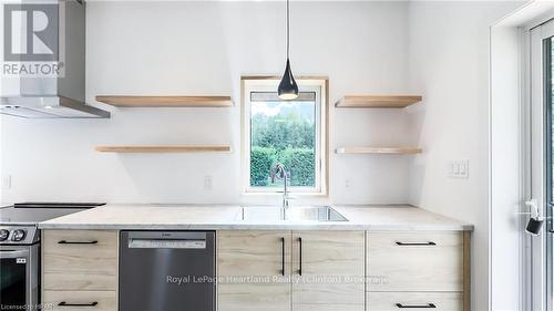 89 Isobel Street, Ashfield-Colborne-Wawanosh (West Wawanosh), ON - Indoor Photo Showing Kitchen