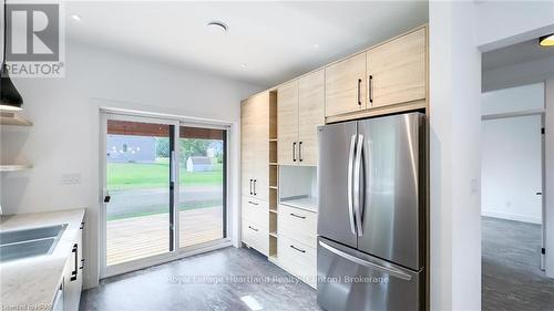 89 Isobel Street, Ashfield-Colborne-Wawanosh (West Wawanosh), ON - Indoor Photo Showing Kitchen