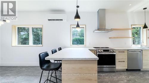 89 Isobel Street, Ashfield-Colborne-Wawanosh (West Wawanosh), ON - Indoor Photo Showing Kitchen With Upgraded Kitchen