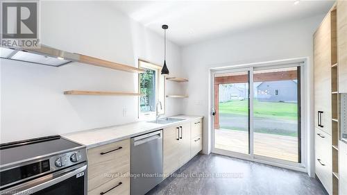 89 Isobel Street, Ashfield-Colborne-Wawanosh (West Wawanosh), ON - Indoor Photo Showing Kitchen