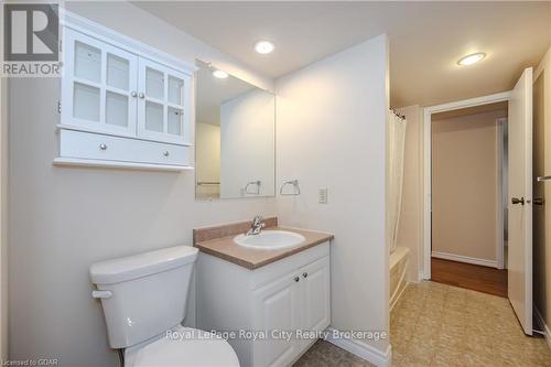 608 - 22 Marilyn Drive, Guelph (Waverley), ON - Indoor Photo Showing Bathroom