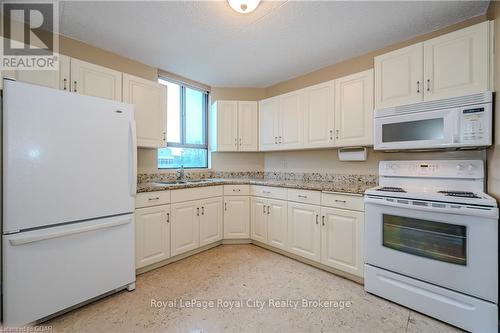 608 - 22 Marilyn Drive, Guelph (Waverley), ON - Indoor Photo Showing Kitchen With Double Sink