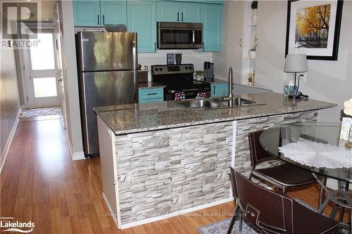 107 - 3 Brandy Lane Drive, Collingwood, ON - Indoor Photo Showing Kitchen With Double Sink With Upgraded Kitchen