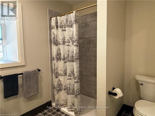 10 Jessie Street, Huron-Kinloss, ON - Indoor Photo Showing Bathroom