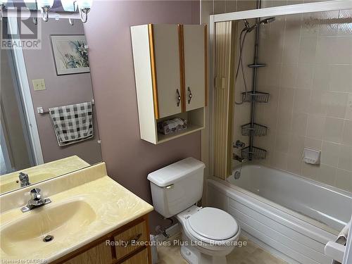 604 - 21 East Avenue S, Hamilton (Landsdale), ON - Indoor Photo Showing Bathroom