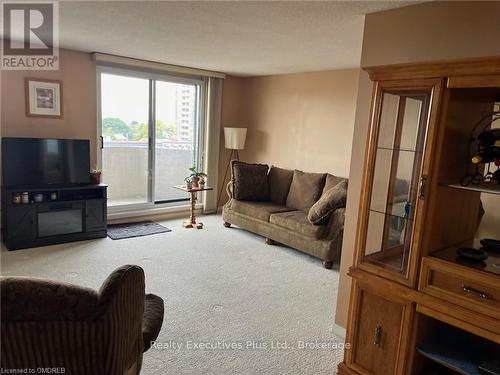 604 - 21 East Avenue S, Hamilton (Landsdale), ON - Indoor Photo Showing Living Room