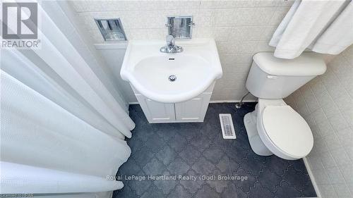 27 Bluewater Drive, Central Huron (Goderich Twp), ON - Indoor Photo Showing Bathroom