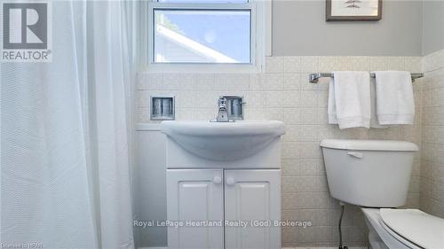 27 Bluewater Drive, Central Huron (Goderich Twp), ON - Indoor Photo Showing Bathroom