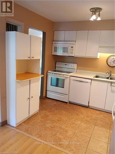 6 - 179 Ferguson Drive, Woodstock (Woodstock - South), ON - Indoor Photo Showing Kitchen With Double Sink