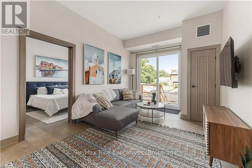 516 - 820 Gardiners Road, Kingston (East Gardiners Rd), ON - Indoor Photo Showing Living Room