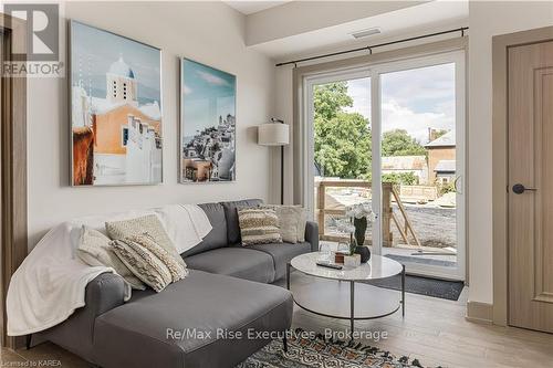 516 - 820 Gardiners Road, Kingston (East Gardiners Rd), ON - Indoor Photo Showing Living Room