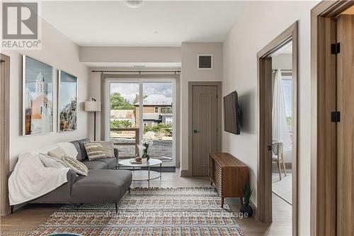 516 - 820 Gardiners Road, Kingston (East Gardiners Rd), ON - Indoor Photo Showing Living Room