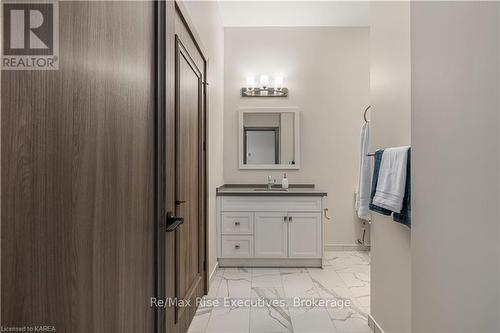 516 - 820 Gardiners Road, Kingston (East Gardiners Rd), ON - Indoor Photo Showing Bathroom