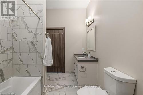 516 - 820 Gardiners Road, Kingston (East Gardiners Rd), ON - Indoor Photo Showing Bathroom