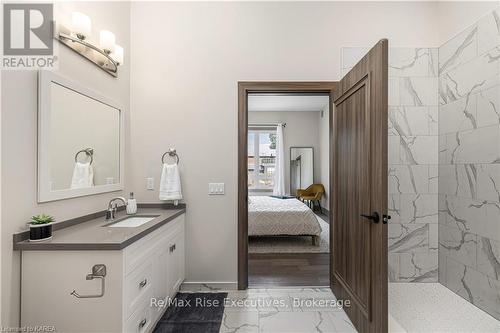 516 - 820 Gardiners Road, Kingston (East Gardiners Rd), ON - Indoor Photo Showing Bathroom