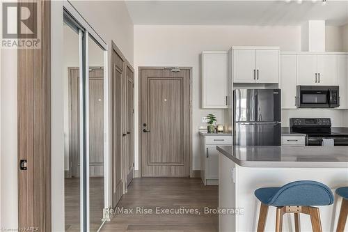 516 - 820 Gardiners Road, Kingston (East Gardiners Rd), ON - Indoor Photo Showing Kitchen