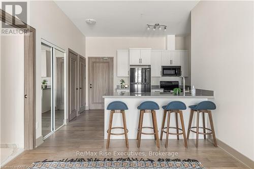 516 - 820 Gardiners Road, Kingston (East Gardiners Rd), ON - Indoor Photo Showing Kitchen