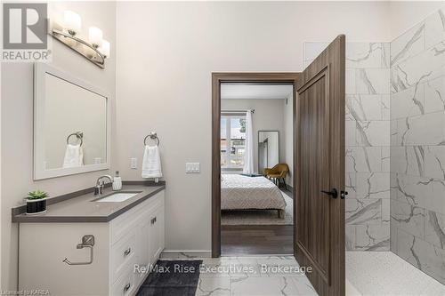 314 - 820 Gardiners Road, Kingston (East Gardiners Rd), ON - Indoor Photo Showing Bathroom