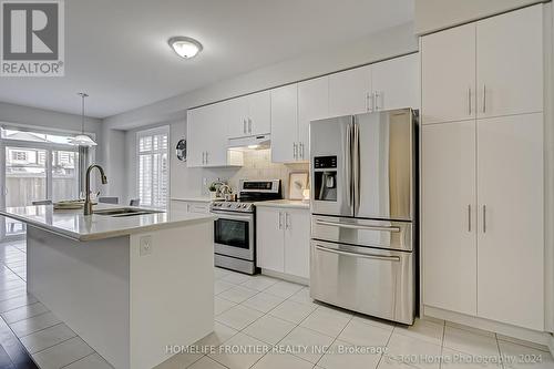 67 Hilts Drive, Richmond Hill, ON - Indoor Photo Showing Kitchen