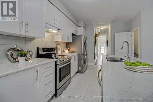 67 Hilts Drive, Richmond Hill, ON - Indoor Photo Showing Kitchen With Double Sink